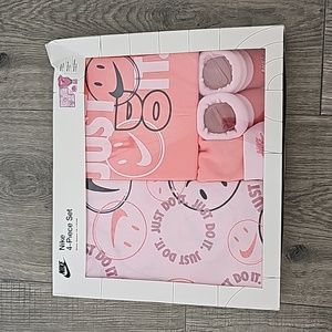 Nike 4-Piece Set for Newborn